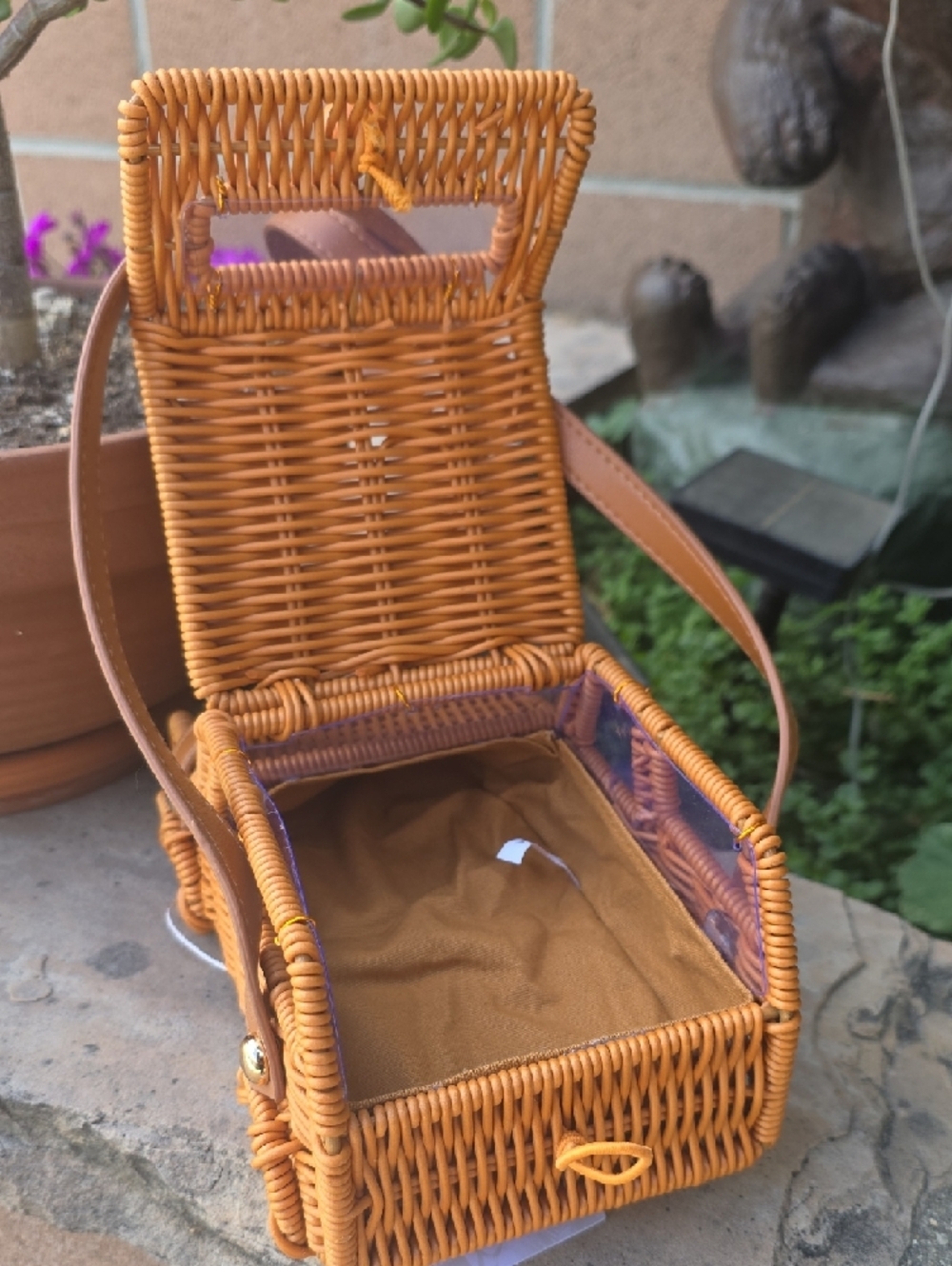 Tommy Bahama Tan Wicker Jeep-Shaped Handbag - Picture 4 of 7